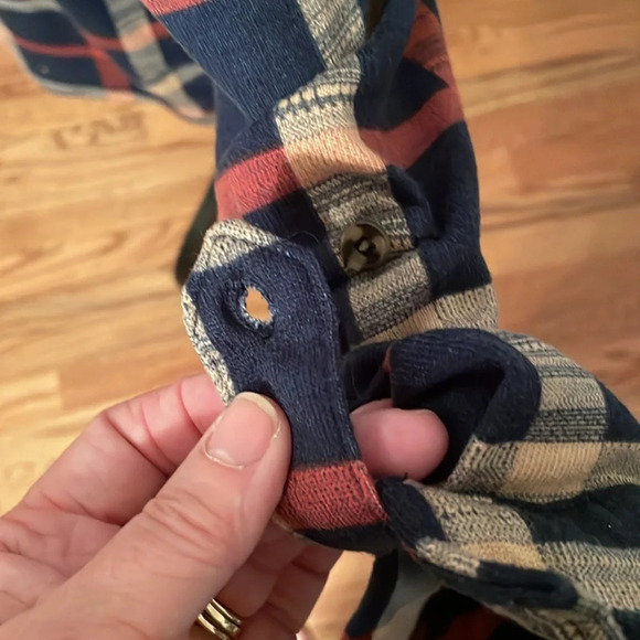 Eden & Olivia Plaid Maternity Shirt Long Sleeves with Tabs Button Front XL Long - Picture 3 of 7